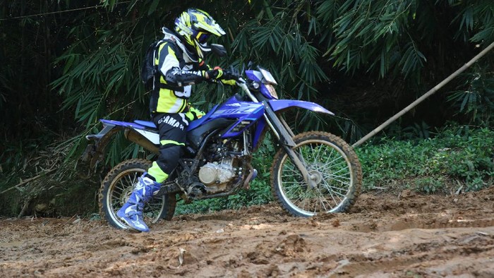 Yamaha WR155R saat melibas di jalur off road Hambalang
