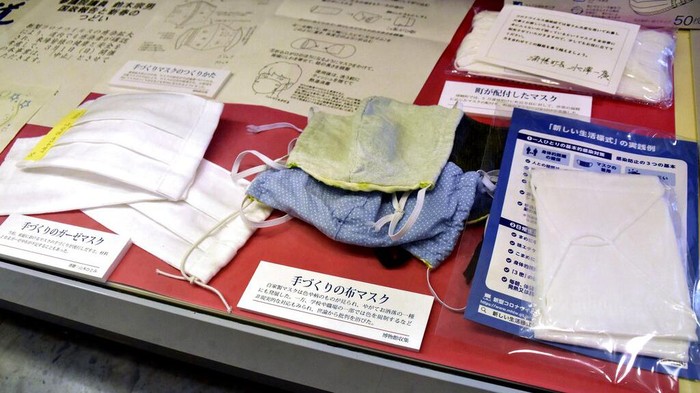 Benda Terkait Pandemi Corona Museum di Jepang kumpulkan masker hingga pelindung wajah yang kerap digunakan saat pandemi virus Corona. Benda-benda itu dikumpulkan untuk jadi catatan sejarah.