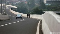 Hal itu karena kondisi angin yang kencang di JLNT Casablanca.