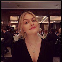 Nama Ciara dikenal setelah membintangi serial Poldark. Dia pun telah mendapatkan sejumlah penghargaan sebagai aktris.  Foto: dok. Instagram