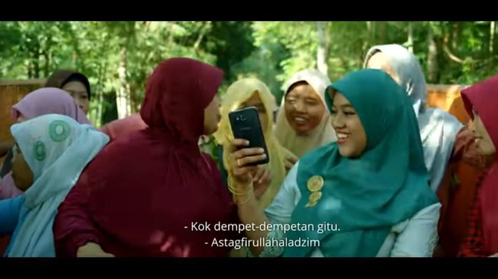 Sosok Bu Tejo mendadak hangat jadi pembicaraan. Seorang ibu-ibu yang melek teknologi dan mencari informasi di media sosial serta internet. Bu Tejo, ini panduan bijak berinternet.
