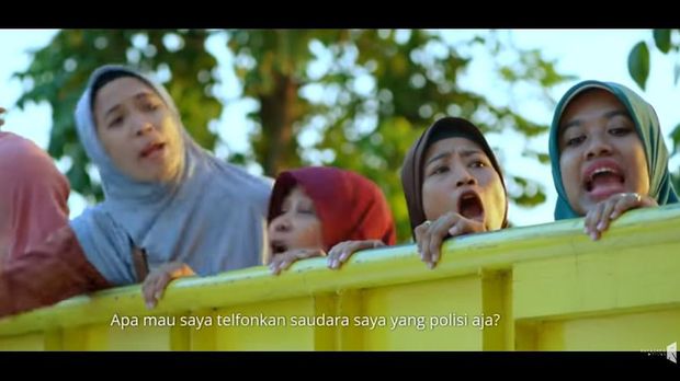 Film pendek Tilik Sosok Bu Tejo mendadak hangat jadi pembicaraan. Seorang ibu-ibu yang melek teknologi dan mencari informasi di media sosial serta internet. Bu Tejo, ini panduan bijak berinternet.