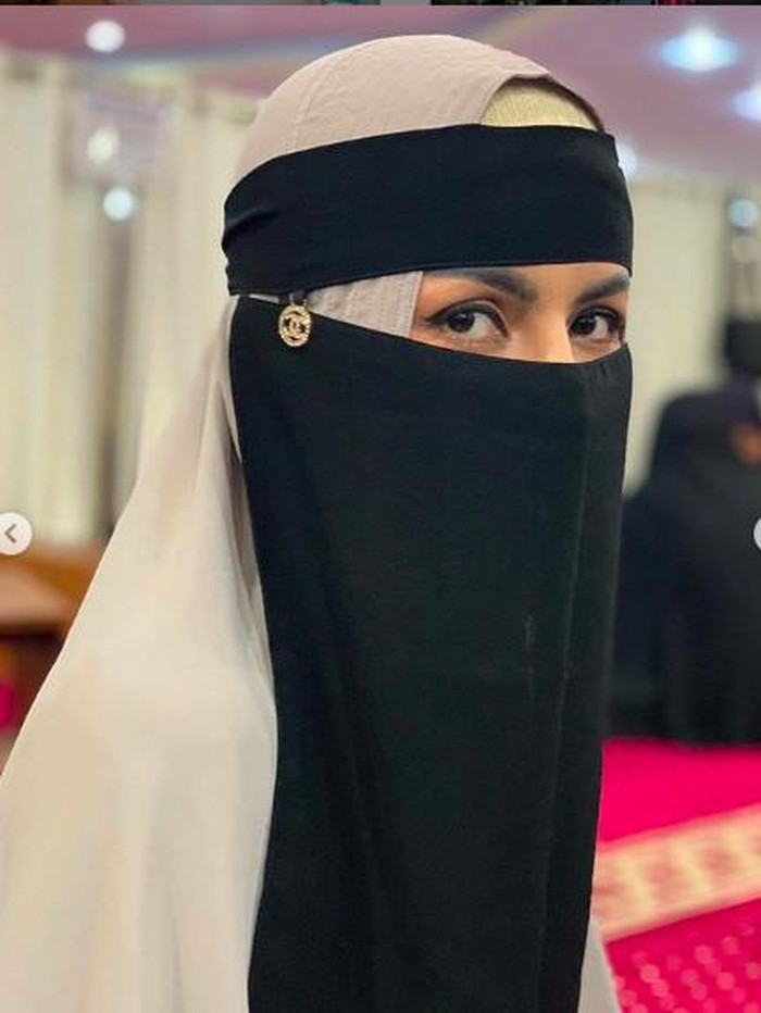 Five Vi: Dulu Buka-bukaan Kini Bercadar - Foto 2