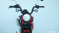 Soal konsumsi BBM, dalam pengetesan yang dilakukan di Jepang Honda CT125 dapat menempuh 143 miles per gallon. Atau kalau dikonversi ke km per liter, motor bisa menempuh jarak sekitar 60,7 kilometer bermodalkan 1 liter bensin. Foto: Rifkianto Nugroho