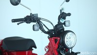 Setang dari Honda CT125 memberikan posisi berkendara natural yang mudah untuk dikendalikan dan menyempurnakan posisi berkendara yang tegap. Dengan begitu, pengendara mendapatkan visibilitas sempurna ke segala arah. Foto: Rifkianto Nugroho