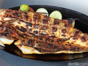 5 Tips Bakar Ikan dari Penjual Seafood Agar Tak Mudah Hancur