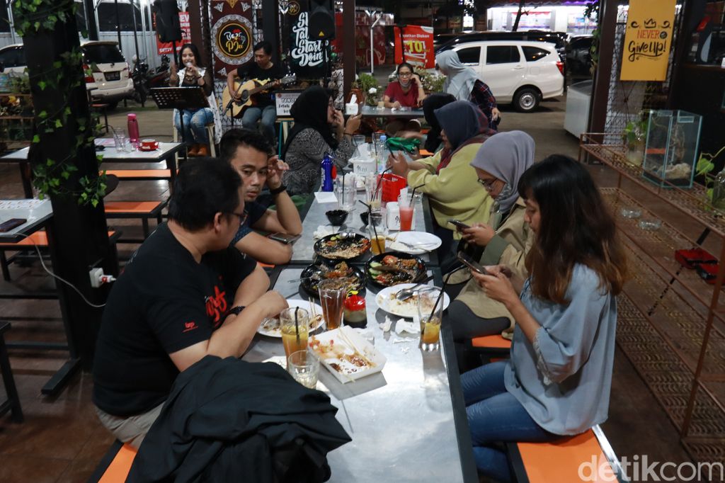 Ikan bakar di Bandung