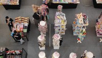 Ada ratusan toko di mal yang memberikan beragam diskon dalam rangka hari kemerdekaan Indonesia yang ke 75 tahun.