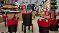Tak hanya produk fesyen, beragam kebutuhan produk kecantikan untuk para wanita juga memberikan diskonan khusus dan gede-gedean.