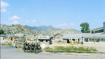 Sekitar 50 tahun lalu, Korsel masih pedesaan miskin. PBB mengusulkan agar mereka meniru Kenya saja agar maju. Tapi pemimpin Korsel memilih jalan sendiri, tulis Rowan Callick dari The Australian. Foto: Vintages