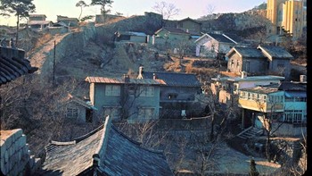 Miskin sumber daya alam, mereka bekerja keras menjadi produsen barang jadi yang akhirnya digemari. Foto: Vintages