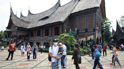 Libur Tahun Baru Islam, TMII Ramai Diserbu Warga