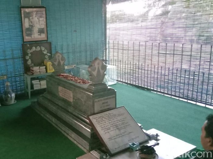 Makam kakak RA Kartini, RMP Sosrokartono di makam Sedo Mukti, Kudus, Kamis (20/8/2020).