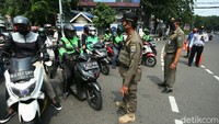 Hasilnya ditemukan beberapa pengendara yang masih nakal tidak menggunakan masker saat berkendara.