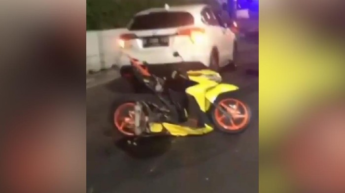 Mobil Vs Motor di Sudirman, Pemotor Tewas Kecelakaan di Jalan Jenderal Sudirman, Jakarta Pusat melibatkan mobil dan motor. Pengendara motor tewas akibat kecelakaan tersebut