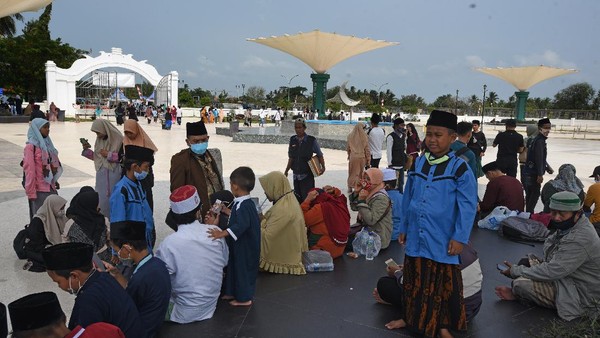 Objek Wisata di Banten-Bali Ramai Wisatawan Saat Libur Panjang