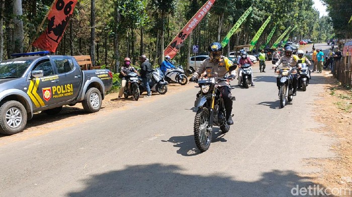 Untuk mencegah penyebaran COVID-19, Polresta Kediri bersama Kodim 0809 Kediri melakukan patroli keamanan dan kegiatan pendisiplinan warga. Terutama penggunaan masker di sejumlah wisata kuliner yang berada di pegunungan dan perbukitan.