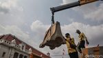 Pemasangan Barrier Beton di Kawasan Kota Tua