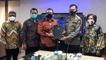 Perkuat Jasa Layanan di Perbankan