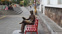 Tak sedikit warga yang datang ke Kota Tua, Jakarta, untuk sekadar menghabiskan waktu bersama keluarga di saat libur panjang tahun baru Islam 1442 H.