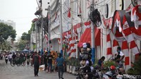 Libur panjang tahun baru Islam 1442 dimanfaatkan sejumlah warga untuk berwisata ke kawasan Kota Tua, Jakarta, Kamis (20/8/2020).