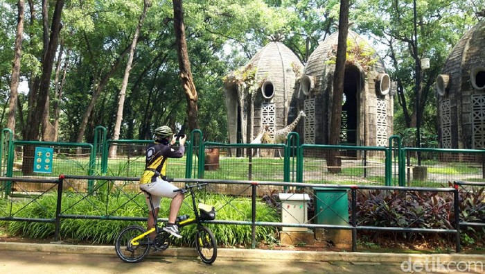 Suasana Ragunan saat libur Tahun Baru Islam.