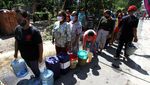 Sumur di Sukoharjo Kering, Warga Antre Air Bersih