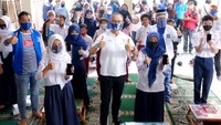 Pembagian tersebut dilakukan Eddy di Daerah Pemilihannya di Kota Bogor tepatnya di Kecamatan Tanah Sareal, Kamis (20/8). dok. PAN