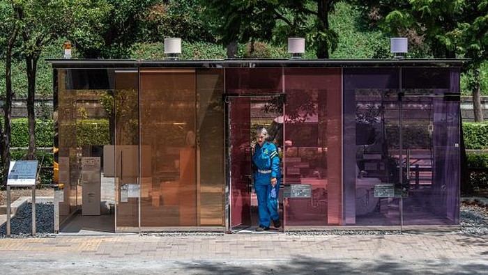 Unik! Ada Toilet Tembus Pandang Lho di Jepang, Berani Coba? Jepang terkenal sebagai negara yang kaya akan inovasi dan kreativitas. Salah satunya, toilet warna-warni yang tembus pandang di Tokyo. Penasaran?