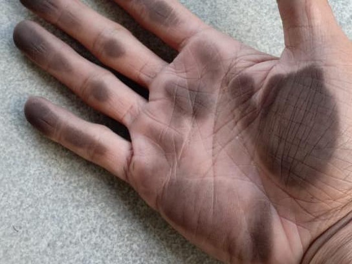 Warga di Konawe Utara mengeluhkan adanya debu hitam setiap hari.