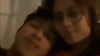 Nama Zara Adhisty dibicarakan setelah video yang viral menampilkan payudara member JKT48 itu dipegang oleh Zaki Pohan. Video durasi 15 detik itu sempat diunggah Zara tapi kini dihapus.  Foto: dok Twitter