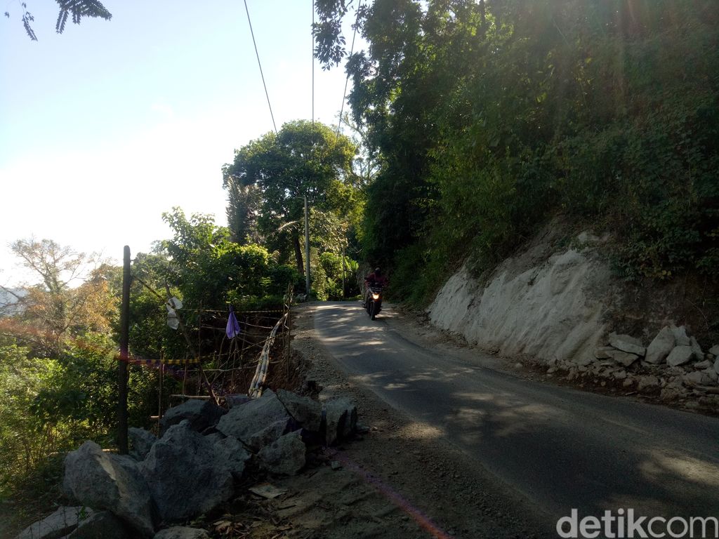 Akses tiga Desa Bontosalama, Terasa, dan Turungan Baji Kecamatan Sinjai Barat, Sulsel. (Ibnu Munsir/detikcom)