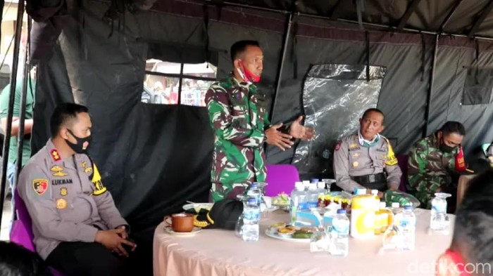 Aparat gabungan di Sukabumi mendirikan posko pantau penggunaan masker