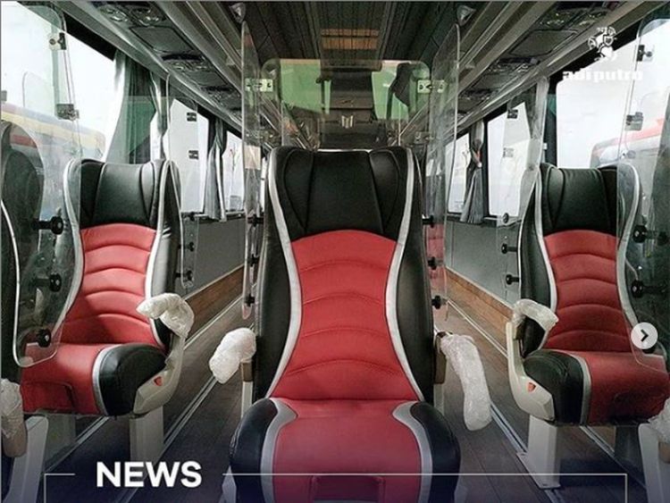 Bus New Normal yang Ada Penyekatnya