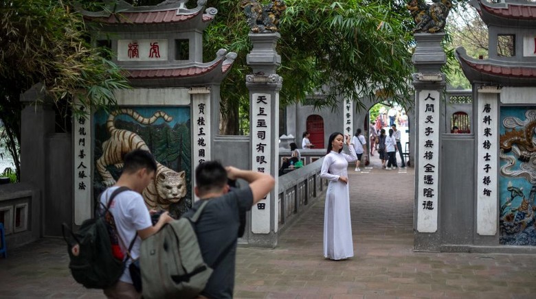 Deretan Wisata Populer Vietnam yang Kini Sudah Ramai Lagi Vietnam menjadi salah satu negara yang dinilai berhasil dalam menekan penyebaran virus Corona, sehingga beberapa tempat wisata sudah mulai ramai wisatawan lagi.