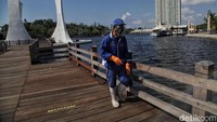 Petugas terus menyisir lokasi-lokasi yang padat pengunjung.