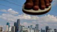 Pandemi Corona membuat sejumlah negara masuk jurang resesi. Satu per satu negara ASEAN sudah resmi mengumumkan masuk jurang resesi seperti Singapura, Filipina, Malaysia dan Thailand.