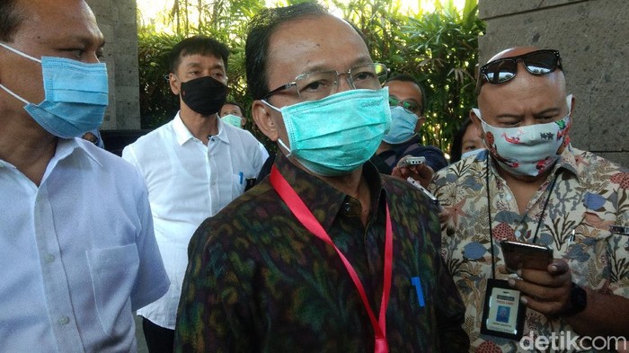 Gubernur Bali I Wayan Koster merencanakan akan mendatangkan turis asing ke Bali tanggal 11 September mendatang.