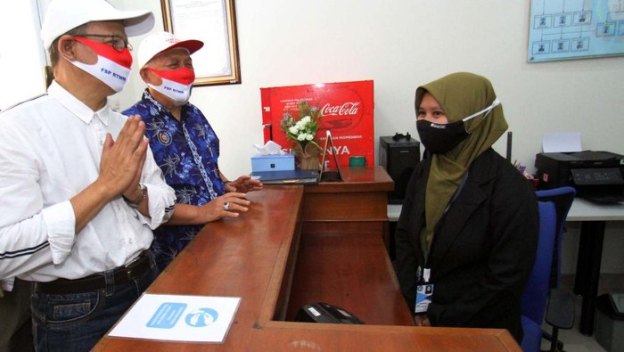 Kantor Serikat Pekerja FSP RTMM Diresmikan Federasi Serikat Pekerja Rokok Tembakau Makanan Minuman (FSP RTMM) meresmikan kantor aru di Jakarta. Kantor difungsikan sebagai wadah pertemuan rutin anggota.