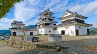 Ozu merupakan salah satu dari beberapa kastil kayu yang masih berduru di Jepang dan menjadi satu-satunya kastul samurai yang digunakan untuk penginapan (thanyarat07/Getty Images)