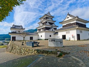 Unik! Kastil Jepang yang Jadi Hotel Ini Ajak Tamu Pakai Kostum Prajurit