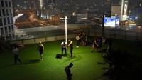 Karena pandemi virus Corona, kompetisi tahun ini digelar di luar ruangan di kota Tel Aviv.