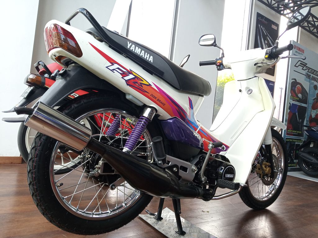 Motor bermesin 2 tak dipamerkan di dealer Yamaha Bali