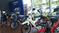 Kendati demikian, masih banyak yang menyukai motor dengan suara khas tersebut. Bahkan ada dealer motor Yamaha di Bali, yang memamerkan jajaran motor 2 tak legendaris Yamaha di etalasenya. Foto: Yamaha