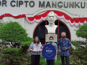 HUT RI ke-75, NIVEA Donasikan 20.000 Skin Care ke Tenaga Medis