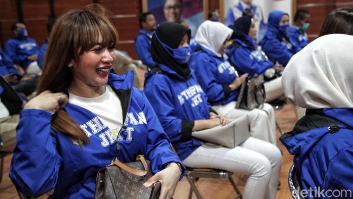 PAN Siapkan Dana Rp 2,2 M untuk UMKM Dewan Pengurus Wilayah (DPW) PAN DKI Jakarta mencari 22 pengusaha atau warga Ibu Kota yang ingin membuka usaha. Hal itu dilakukan dalam rangka HUT PAN ke-22.