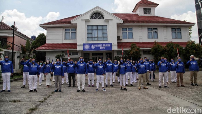 PAN Siapkan Dana Rp 2,2 M untuk UMKM Dewan Pengurus Wilayah (DPW) PAN DKI Jakarta mencari 22 pengusaha atau warga Ibu Kota yang ingin membuka usaha. Hal itu dilakukan dalam rangka HUT PAN ke-22.