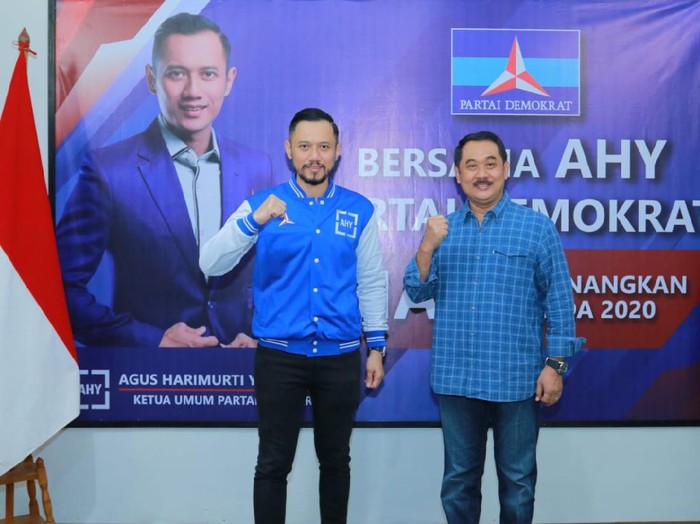 Beredar video penyerahan surat rekomendasi dari Ketua Umum Partai Demokrat Agus Harimurti Yudhoyono kepada Yusuf Widyatmoko dan KH Muhammad Riza Aziziy. Yakni untuk maju dalam Pilbup Banyuwangi 2020.