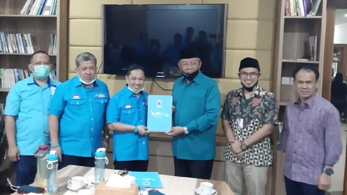 Partai Gelora serahkan SK dukungan ke Benyamin Davnie untuk Pilkada Tangsel