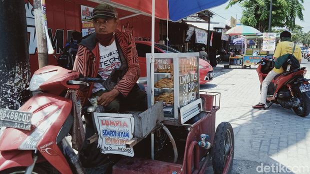 Pedagang lumpia difabel asal Klaten tetap semangat cari rejeki di masa pandemi COVID-19